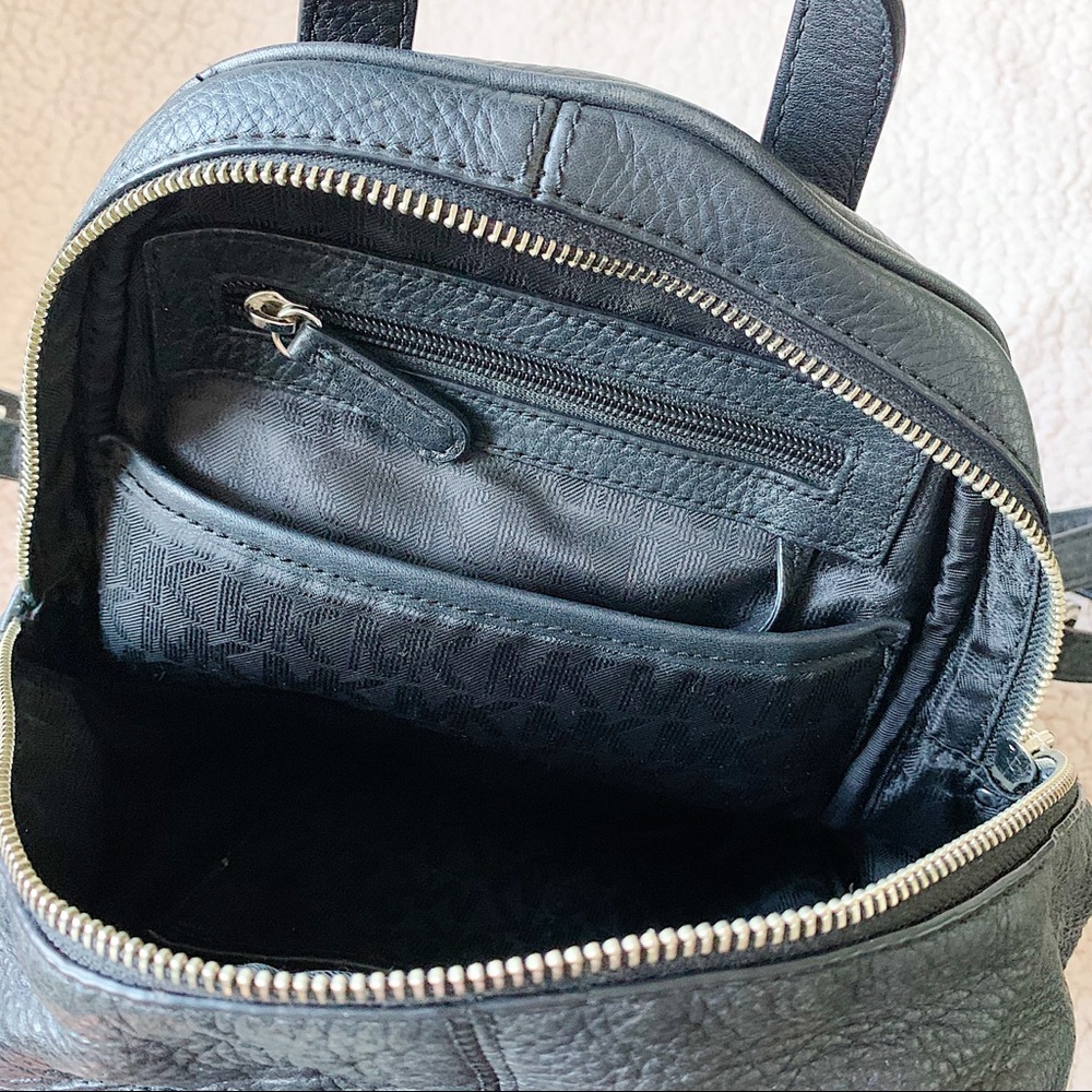 🚫SOLD🚫 MICHAEL KORS Black Rhea Medium Backpack - Picture 3 of 8